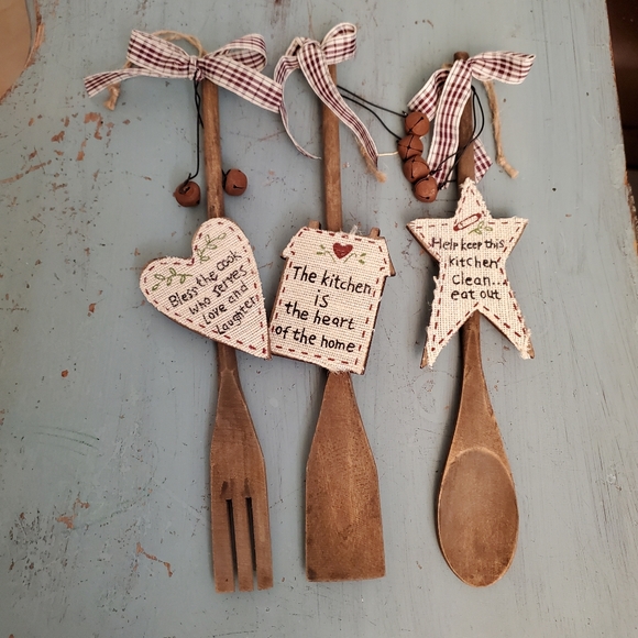 Rustic Shabby Chic Country Charm Spoon Fork Spatula Heart of the Home Wall Decor - Picture 3 of 4